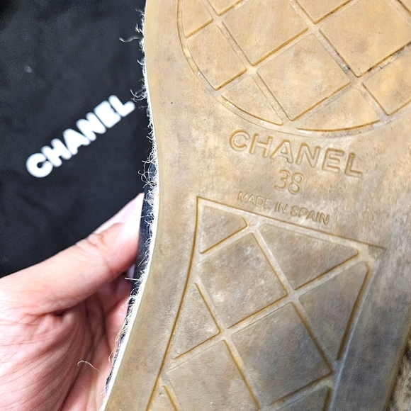 CHANEL 2017 Interlocking CC Logo Espadrilles Shoes - Picture 6 of 9